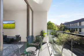 Modern 1-Bed with Balcony in Bustling Surry Hills Sydney
